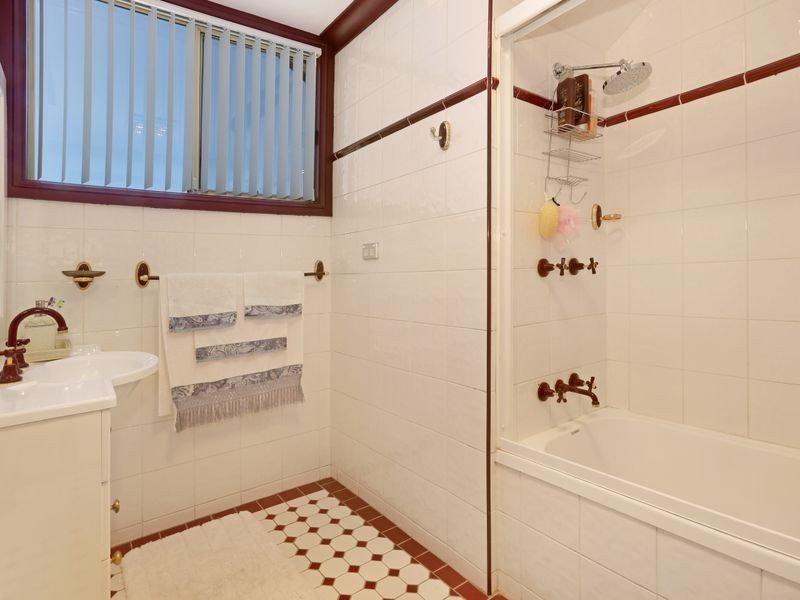 15 Barbers Road, Chester Hill NSW 2162