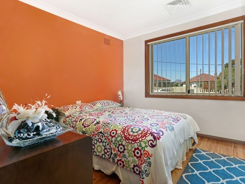 15 Barbers Road, Chester Hill NSW 2162