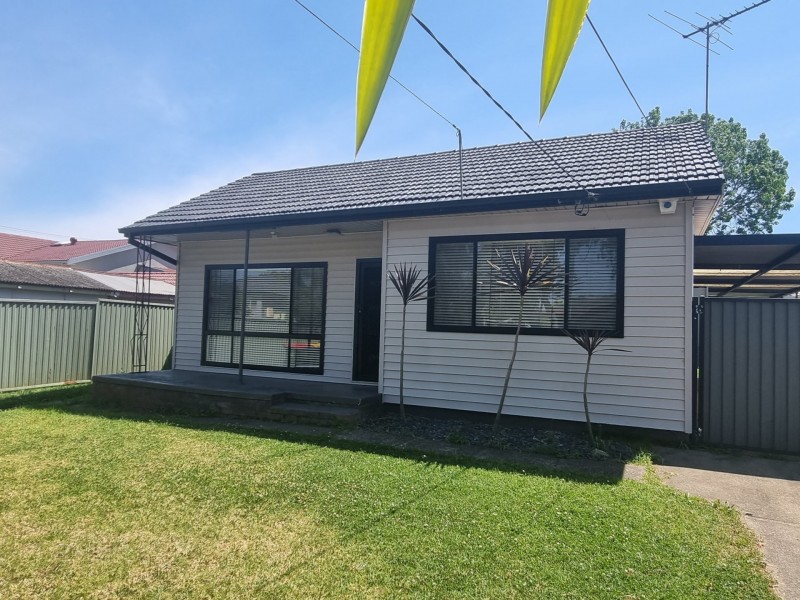 2 Crosby Cr, Fairfield NSW 2165