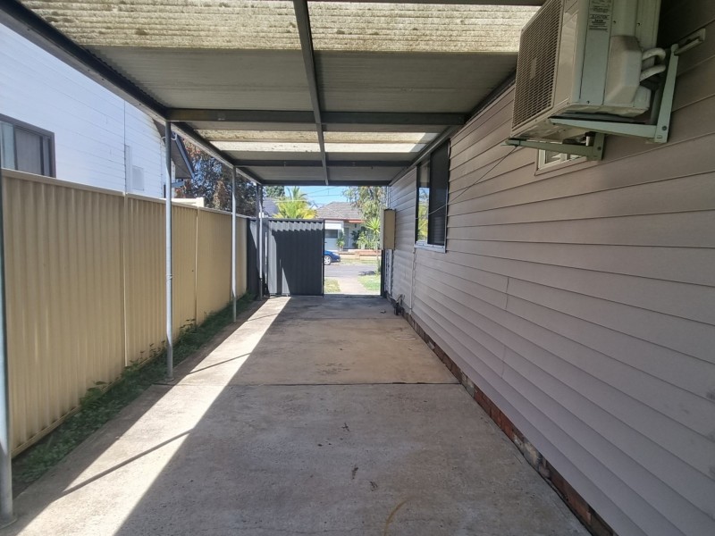 2 Crosby Cr, Fairfield NSW 2165