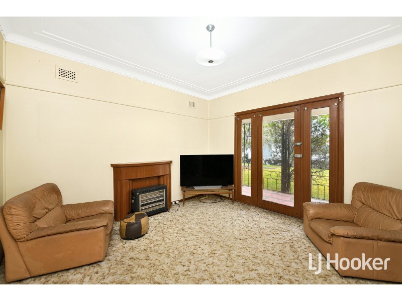 34 Chifley Ave, Sefton NSW 2162