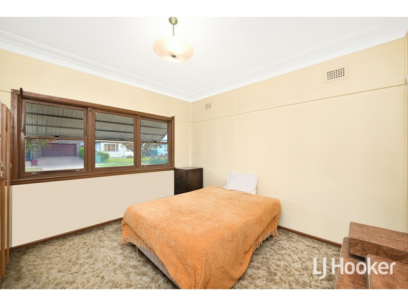 34 Chifley Ave, Sefton NSW 2162