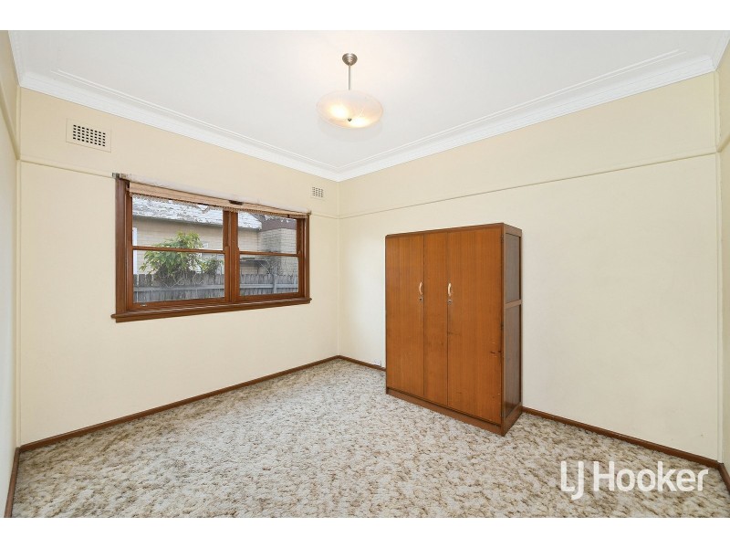 34 Chifley Ave, Sefton NSW 2162