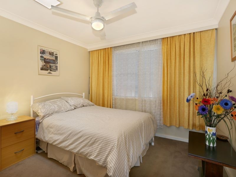 52 Wendy Avenue, Georges Hall NSW 2198