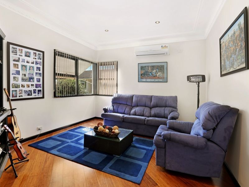 6 Dawn Crescent, Regents Park NSW 2143