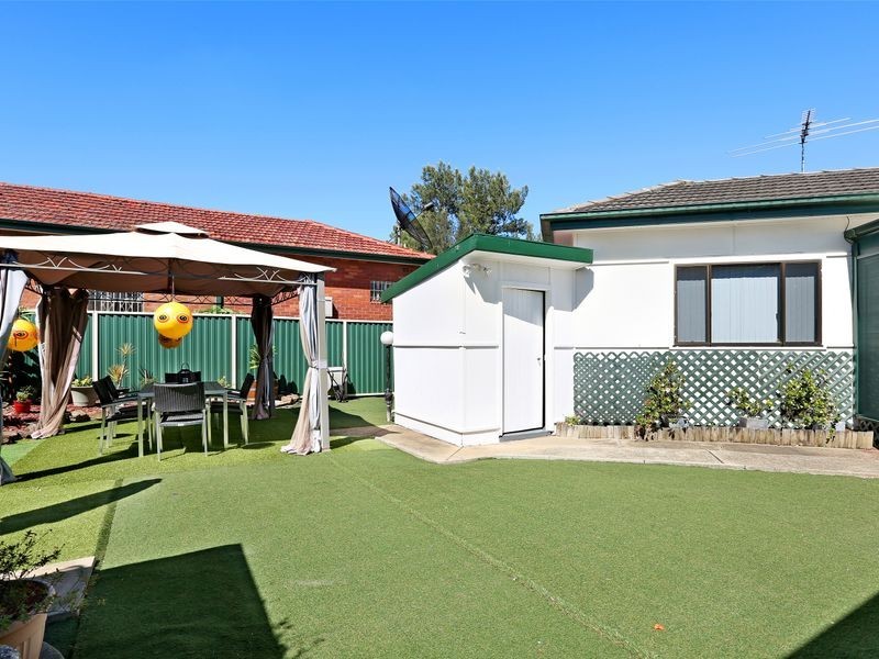 6 Dawn Crescent, Regents Park NSW 2143