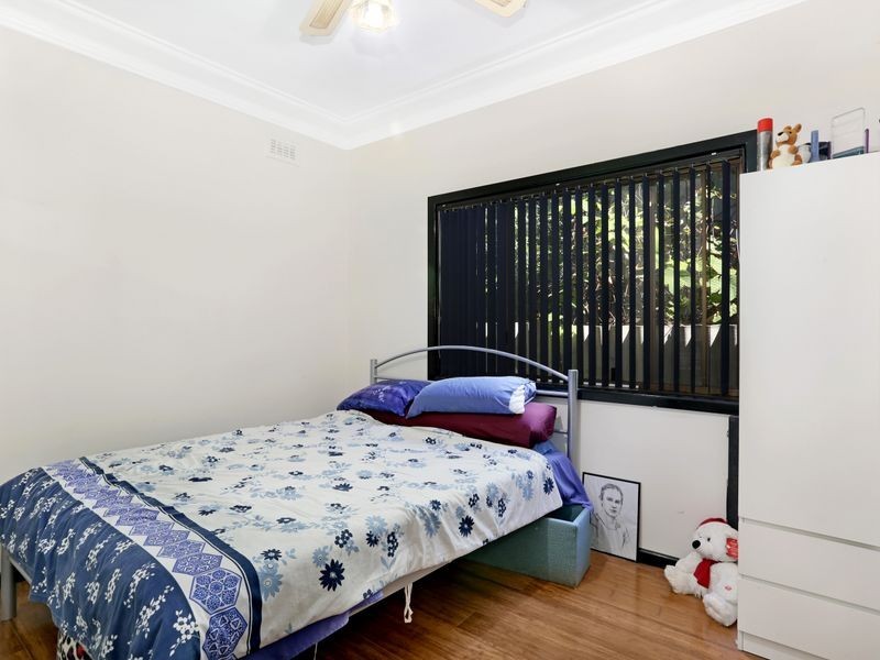 6 Dawn Crescent, Regents Park NSW 2143