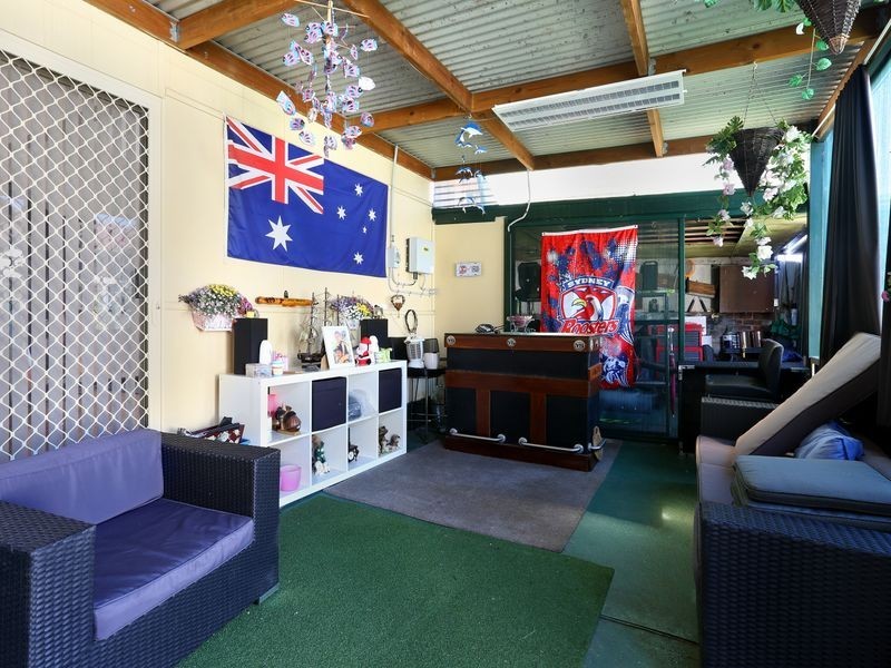 6 Dawn Crescent, Regents Park NSW 2143