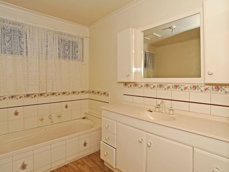 67 Central Avenue, Croydon South VIC 3136