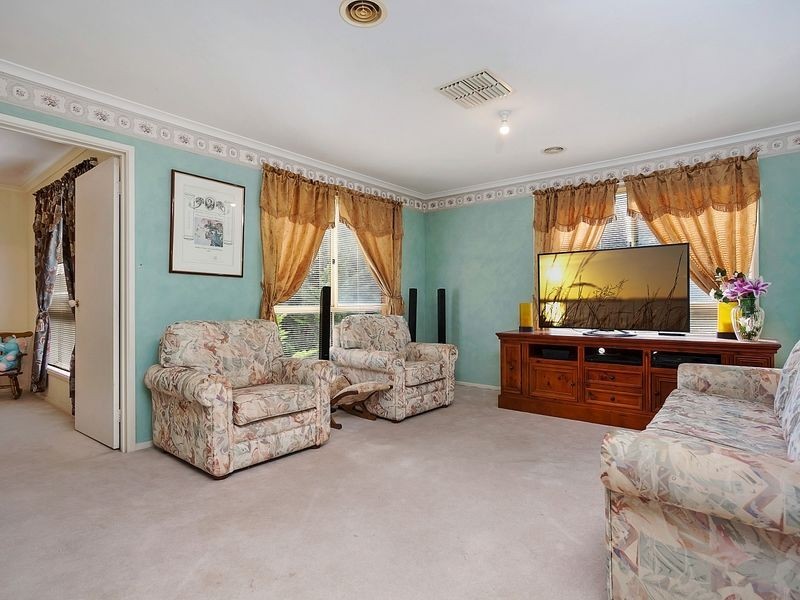 40 Wellington Park Drive, Warranwood VIC 3134