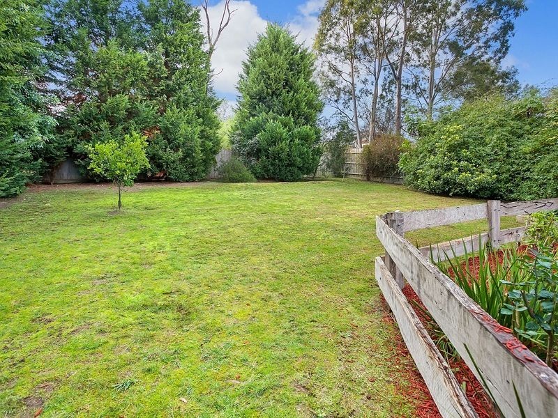 40 Wellington Park Drive, Warranwood VIC 3134