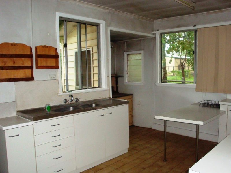 11 BAKER STREET, Charleville QLD 4470