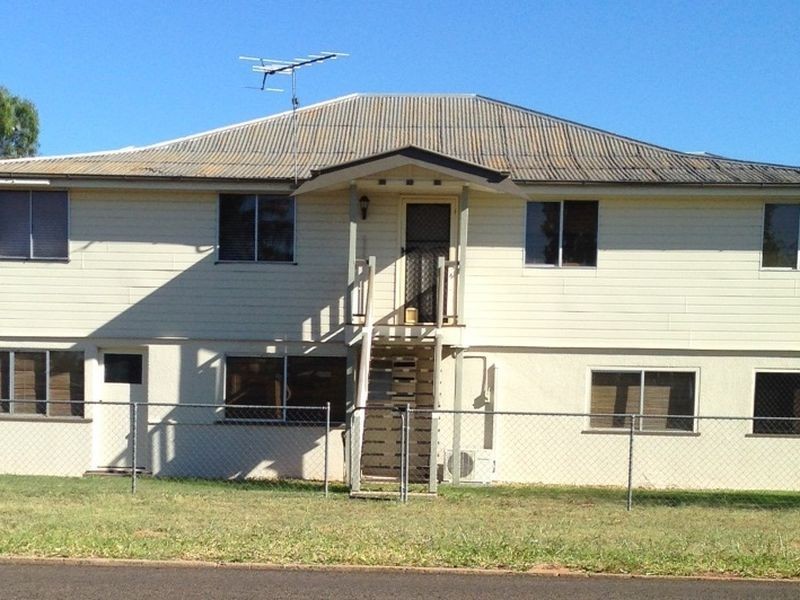 2/33 Edward  Street, Charleville QLD 4470