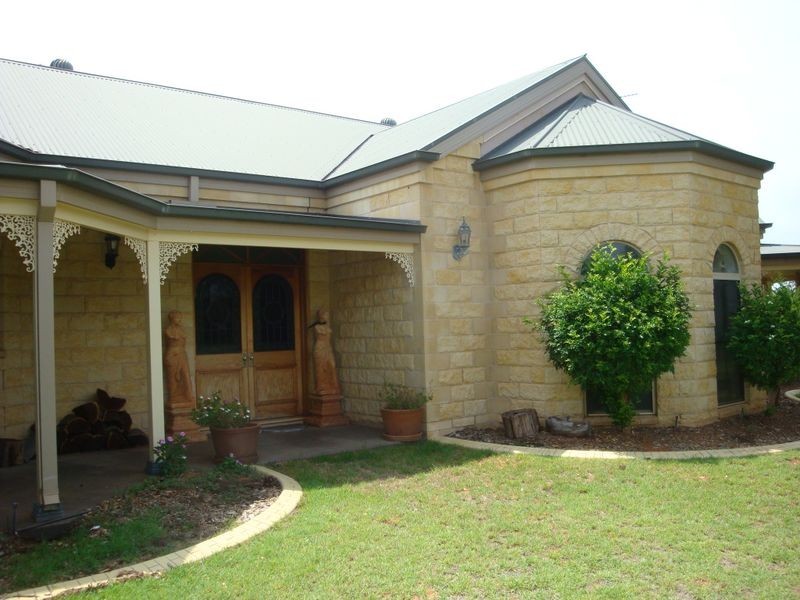 136 BANJARRA DRIVE, Charleville QLD 4470