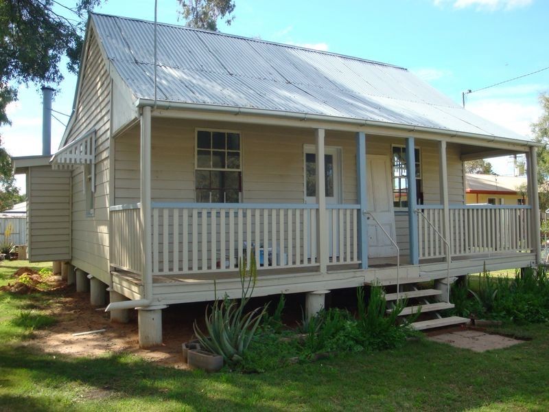 11 RIDGEWAY STREET, Charleville QLD 4470