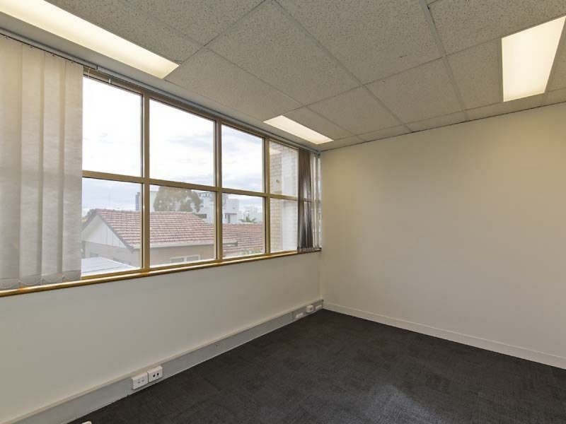 16 Ogilvie Road, Mount Pleasant WA 6153