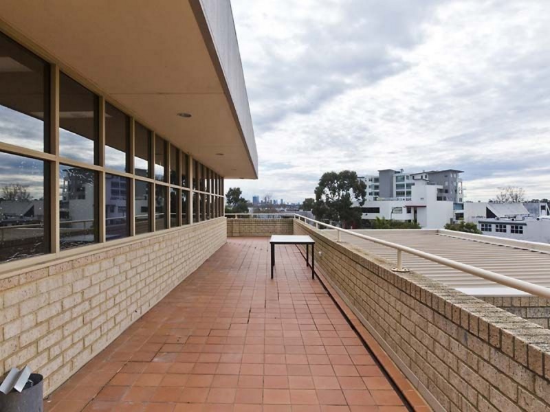 16 Ogilvie Road, Mount Pleasant WA 6153