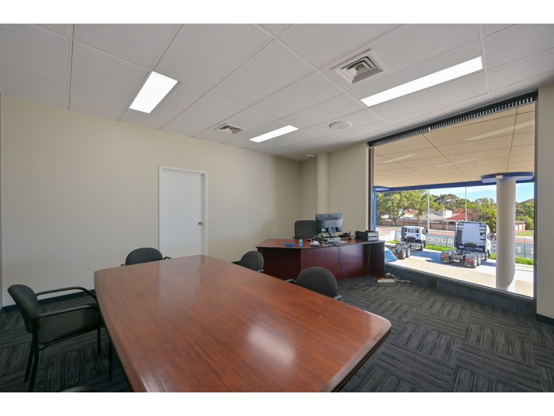 449-465 & & 2-10 & 30-32 Redcliffe Road,, Redcliffe WA 6104