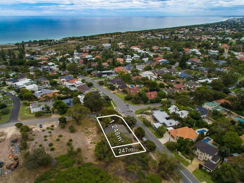 35 Boronia Crescent, City Beach WA 6015