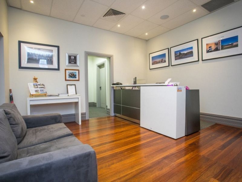 102 Stirling Highway, Nedlands WA 6009