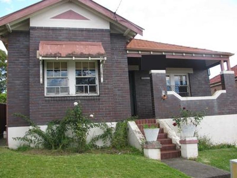 13 Cronulla Street, Carlton NSW 2218