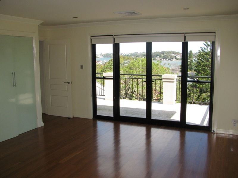 18 Queens Rd, Connells Point NSW 2221