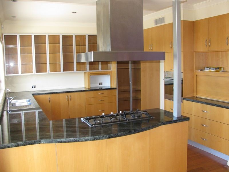 18 Queens Rd, Connells Point NSW 2221