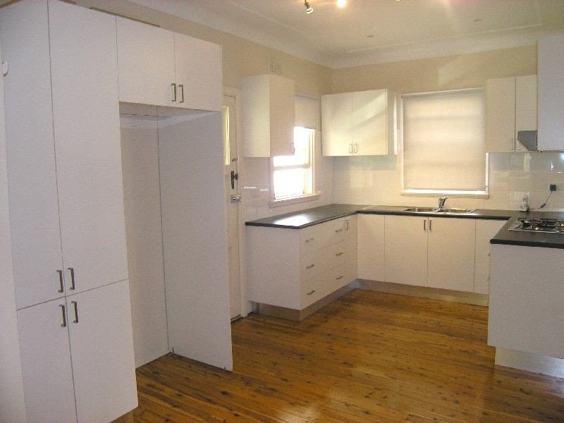 62 Barnards Ave, Hurstville NSW 2220