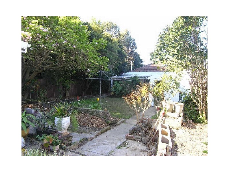 33 Hampden Street, Beverly Hills NSW 2209