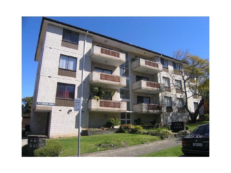 8/3 Jubilee Avenue, Carlton NSW 2218