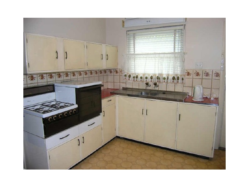 39 Bonds Road, Peakhurst NSW 2210