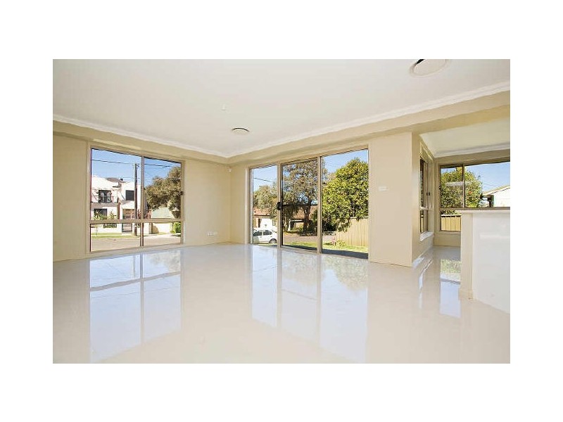 75 Hurstville Rd, Hurstville Grove NSW 2220
