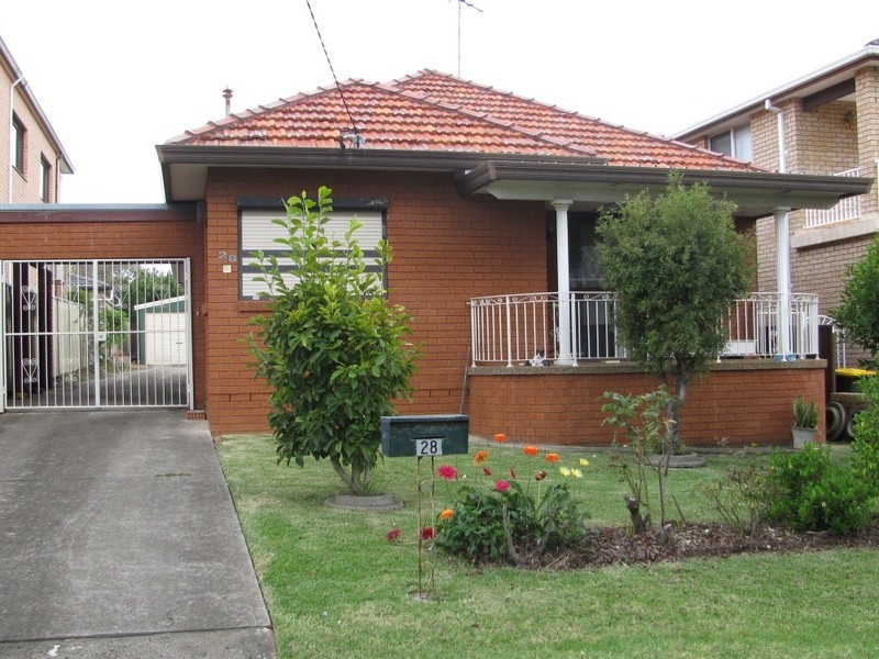 28 Dunkirk Avenue, Kingsgrove NSW 2208
