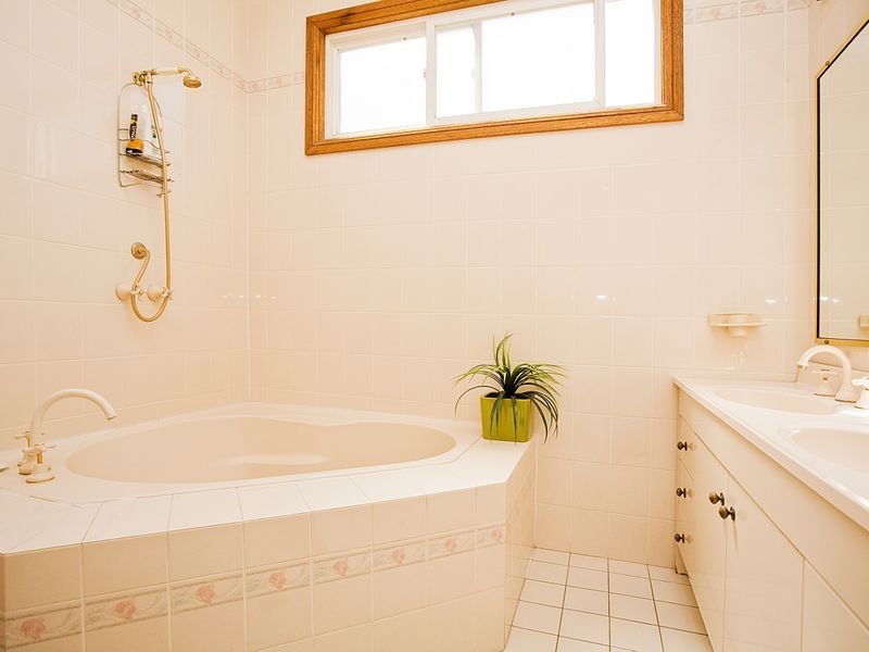 2 Faye Avenue, Blakehurst NSW 2221