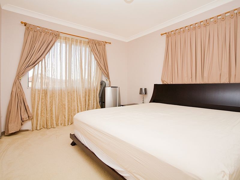 8/76-78 Queens Road, Hurstville NSW 2220