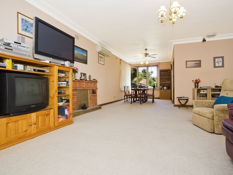 11 Faye Avenue, Blakehurst NSW 2221