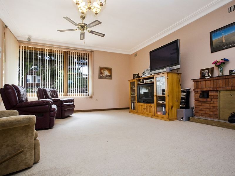 11 Faye Avenue, Blakehurst NSW 2221