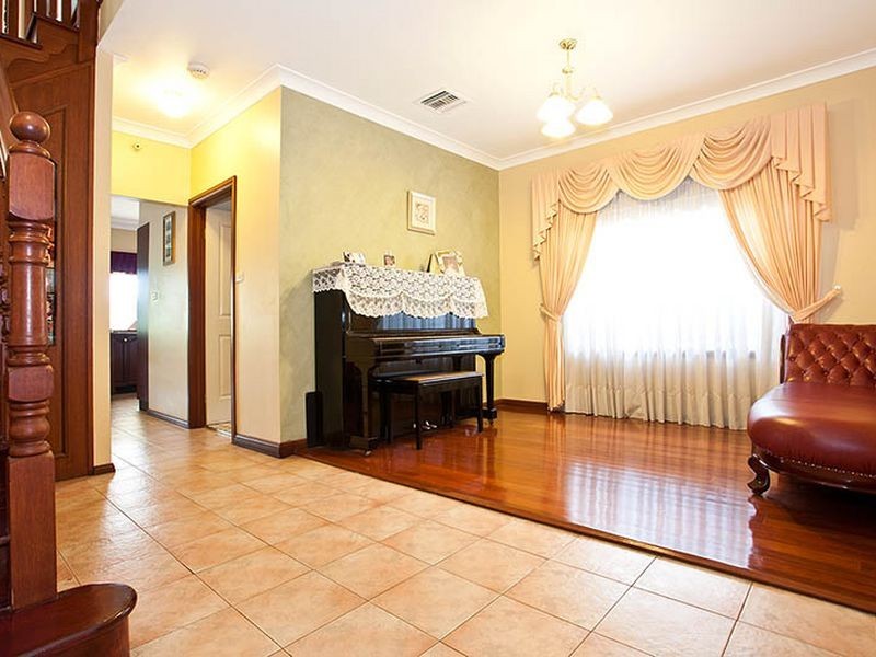 207 Carrington Ave, Hurstville NSW 2220