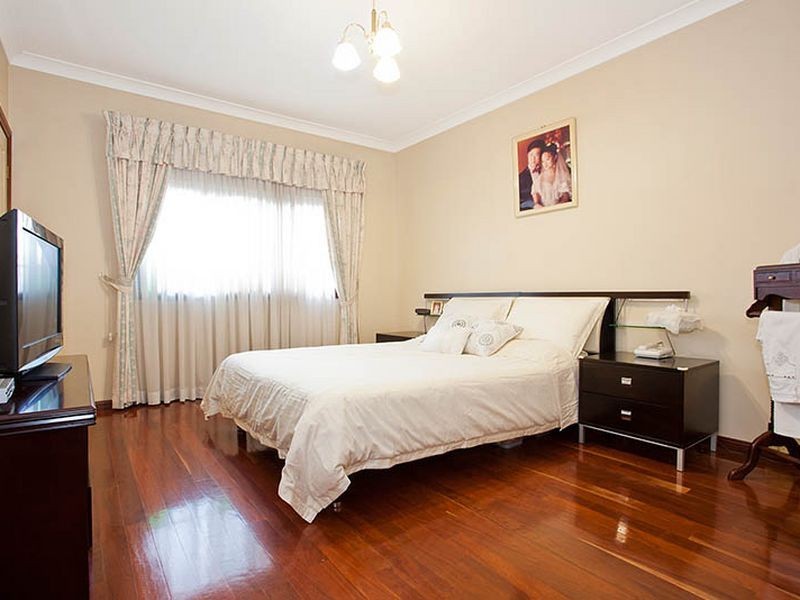 207 Carrington Ave, Hurstville NSW 2220