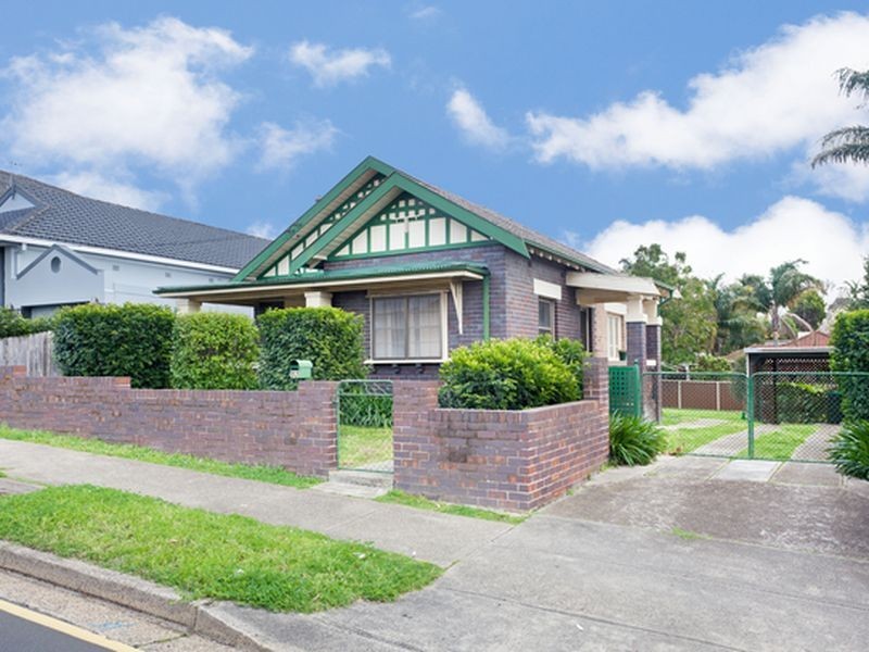 52 Queens Rd, Hurstville NSW 2220