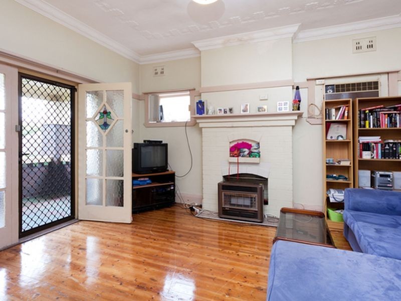 52 Queens Rd, Hurstville NSW 2220