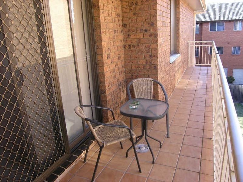 4/8 Carnarvon Street, Carlton NSW 2218