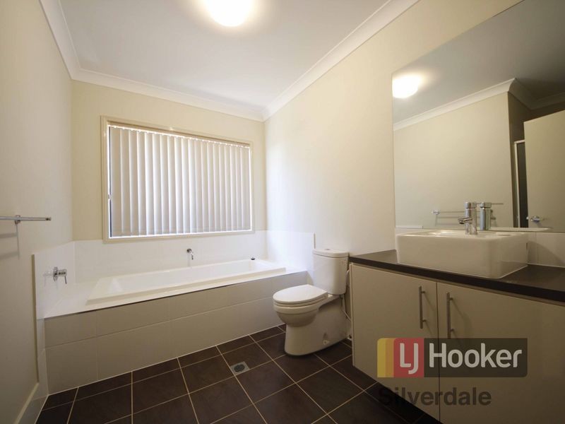 20 Finlay Street, Oran Park NSW 2570