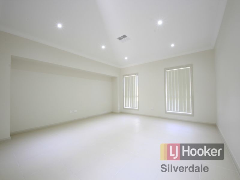 15 Rixon Street, Oran Park NSW 2570