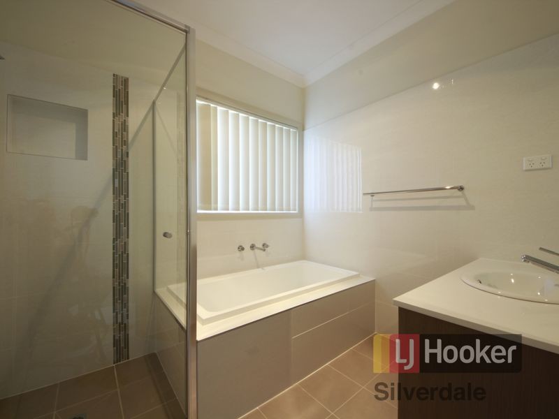 15 Rixon Street, Oran Park NSW 2570