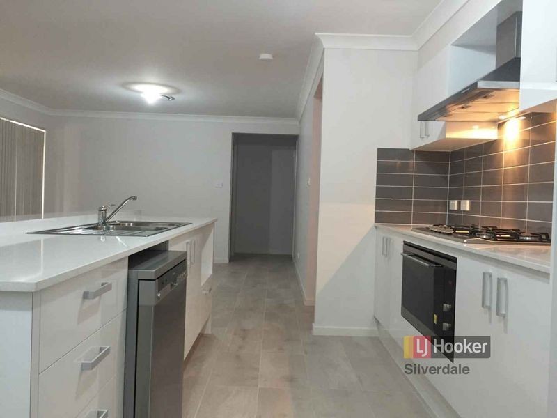 8 Loudon Crescent, Cobbitty NSW 2570
