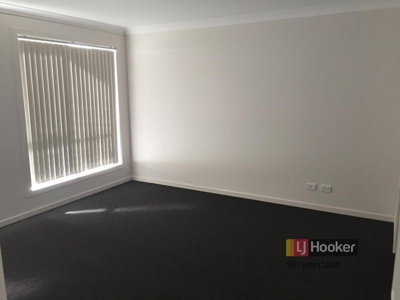 8 Loudon Crescent, Cobbitty NSW 2570