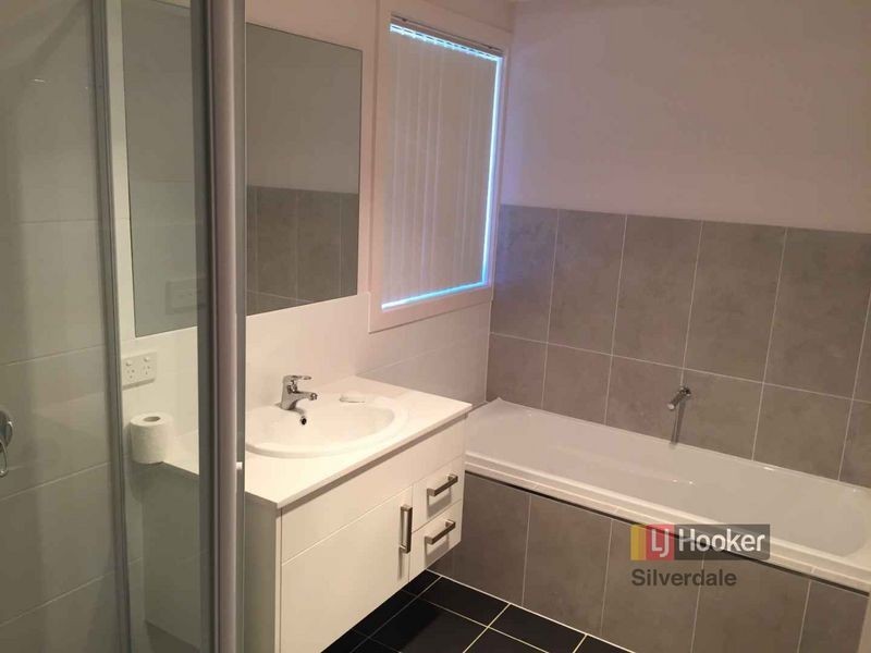 8 Loudon Crescent, Cobbitty NSW 2570