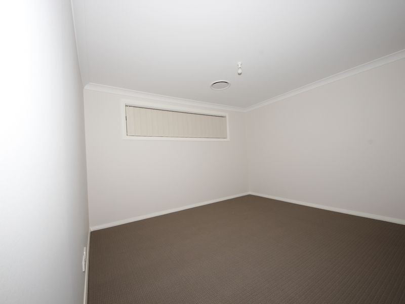 8 Ambrose Street, Oran Park NSW 2570