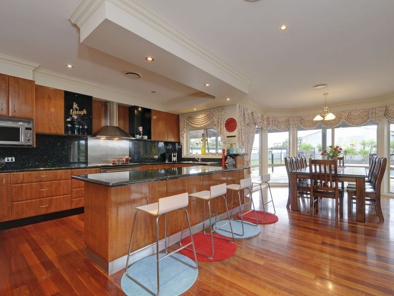 30 Thompsons Road, Newborough VIC 3825
